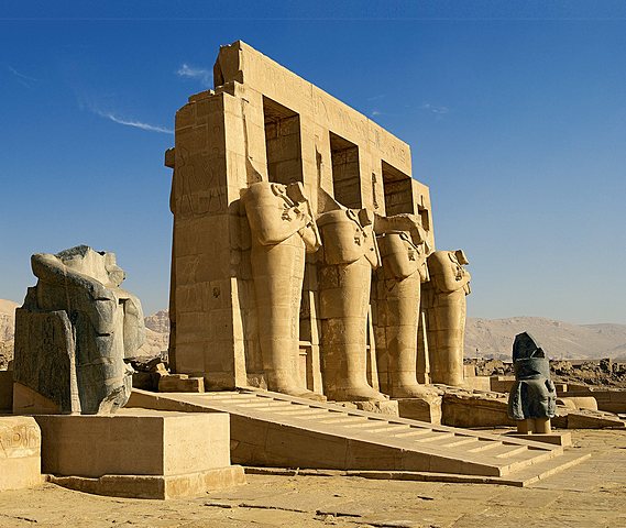 Tumbas en la ciudad de Thebas