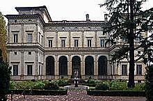 La Villa Farnesina (o Villa della Farnesina o simplemente la Farnesina) es una villa-palacio de Roma. Fue construida entre 1505 y 1511 por Baldassarre Peruzzi en el barrio del Trastevere, cerca del Tíber, por encargo del banquero sienés Agostino Chigi
