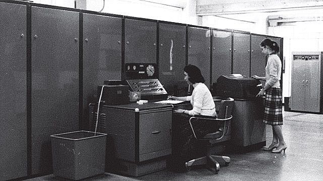 Primera computadora Argentina del Dr Manuel Sadosky.