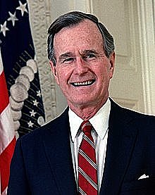 George H. W. Bush se convierte en Presidente de los Estados Unidos.