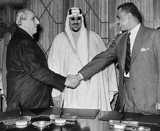 1958 : Égypte et Syrie créent une République Arabe Unie.