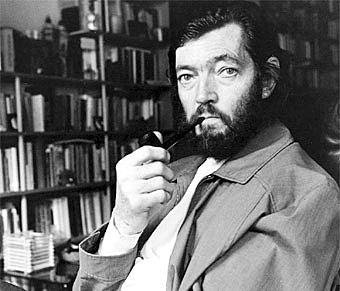 Julio Cortazar nace en Belgica