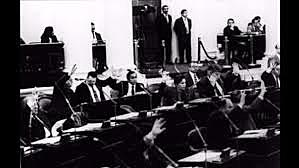 Desarrollo  democrático centrada en medio de la política.