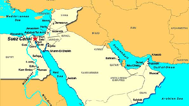 Annonce la nationalisation du canal de suez