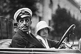 Alfonso XIII abandona el país