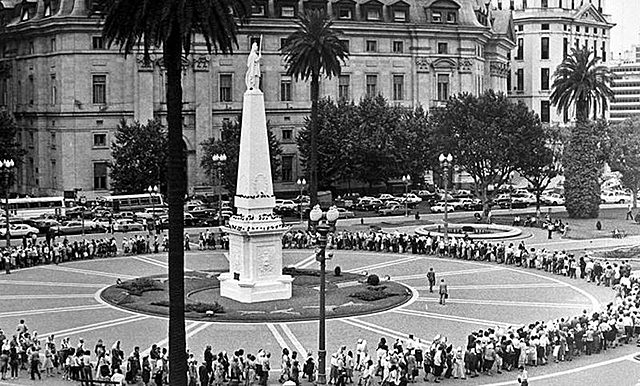Circulo de Madres y posterior fundación de la Asociación de Madres de Plaza de Mayo