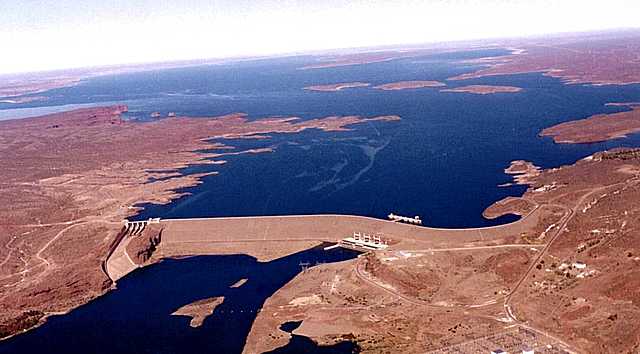 Se inaugura "El Chocon"