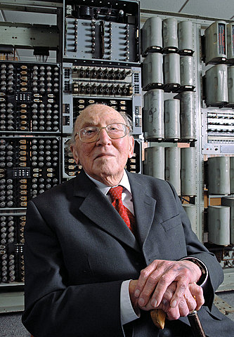 Maurice Wilkes inventa la microprogramación