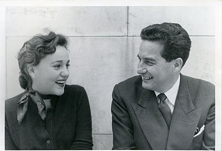 Fallecen dos mexicanos de las letras mexicanas: Octavio Paz y Elena Garro.
