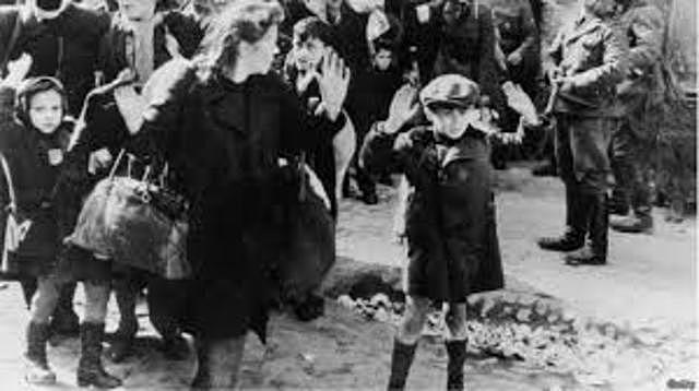 El Ejército Nacional se levanta contra los alemanes.