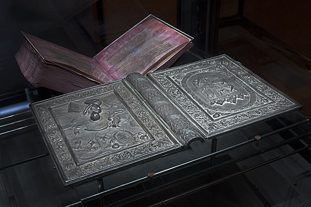 Silverbibeln översätts