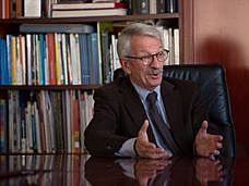 "En un món cada vegada més plural, no només val el títol universitari"