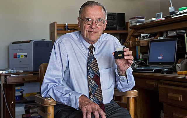 First single chip-computer or microprocessor