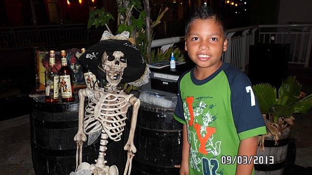 I went to the shopping center "La isla" with my family