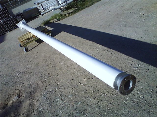 le mât de l'éolienne