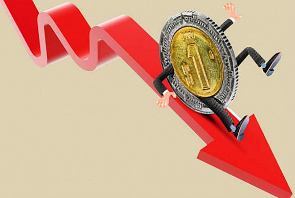 Se devaluó el peso de $8.50 a $12.50 por dólar.