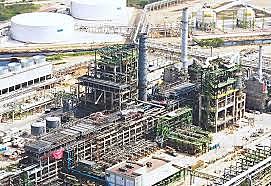 Se inaugura la Refinería "Lázaro Cárdenas"