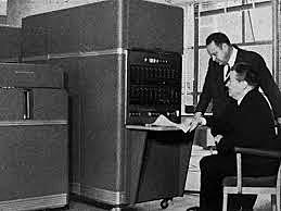 Apertura del Centro de Cálculo Electrónico (CCE); se instala la primera computadora en la UNAM.