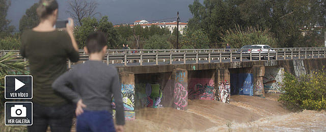 El temporal remet a València després de col·lapsar l'àrea metropolitana