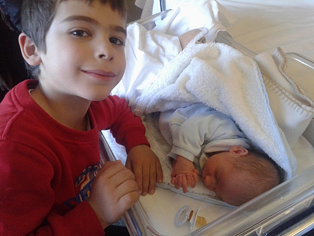 UN GERMÀ VA A NAIXER