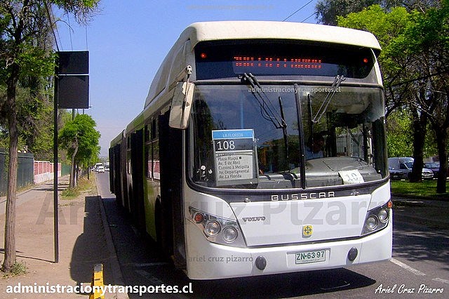 El gobierno pone en ejecución el nuevo plan de transporte para la ciudad de Santiago, plan que tiene el nombre de Transantiago.