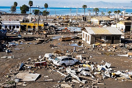 A las 19:54 horas se produce el terremoto y tsunami de Chile de 2015 que alcanza una magnitud de 8,4 grados richter