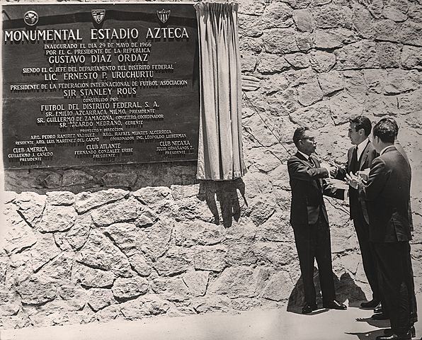 Inauguración del Estadio Azteca.