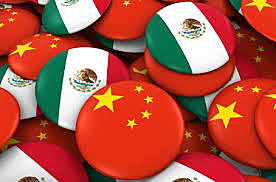 México establece relaciones diplomáticas con la República Popular China.
