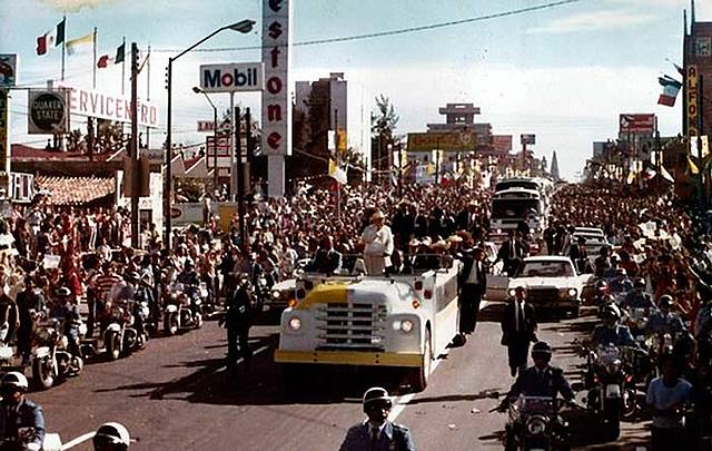 Llega el papa Juan Pablo II.