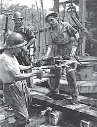 Salinas de Gortari ratifica la alianza de su partido con los trabajadores petroleros.