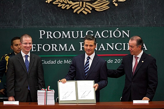 Se promulga la reforma financiera.