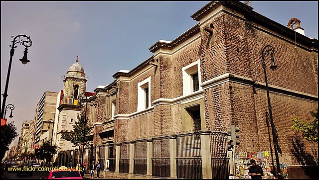 El papa Juan Pablo II inaugura la Eparquía de Nuestra Señora de los Mártires del Líbano en México.