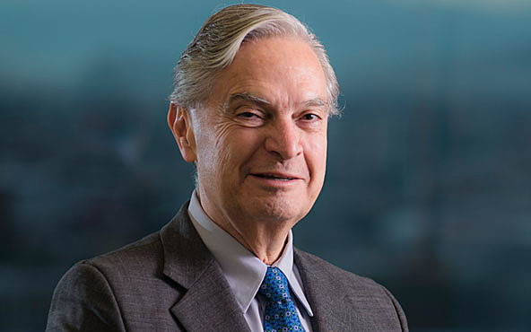 Luis Ernesto Derbez fue designado Secretario de Relaciones Exteriores.