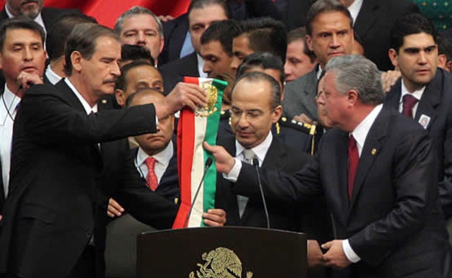 Calderón asume la Presidencia de México