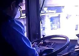 LA EMT EXPENDENTA AL CHÓFER QUE CONDUIA USANT EL MÒBIL