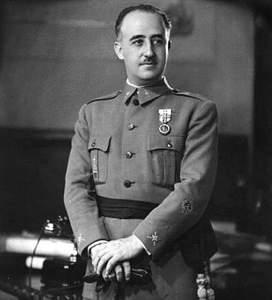 José Calvo Sotelo, líder parlamentario de la oposición al Frente Popular, fue asesinado por un grupo de compañeros de José Castillo