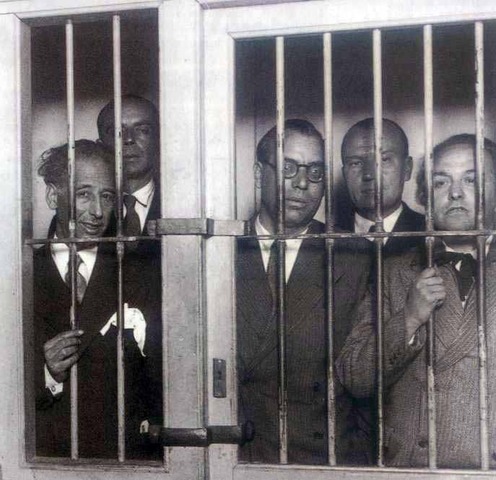 Abolició estatut d'autonomia i empressonament Lluís Companys