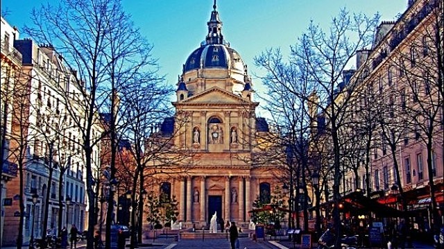 1947 - Faculdade de Letras e Ciências Humanas de Paris, França