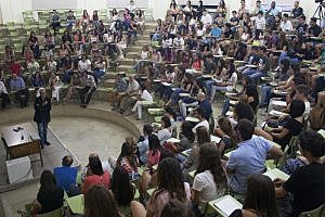 EVOLUCIÓN DE LA ENFERMERÍA PROFESIONAL EN ESPAÑA