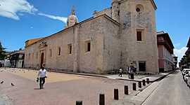 Timeline: Historia de la universidad Ana Peñata.