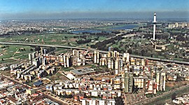 Timeline: Transformaciones en la periferia porteña: pantanos, basurales y un parque de diversiones.