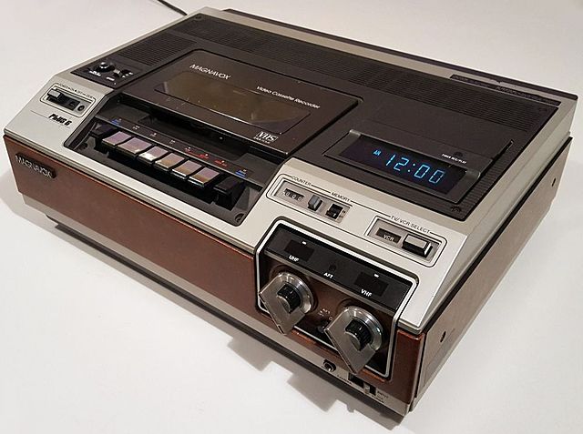 VCR (Video Cassette Recorder) - RCA