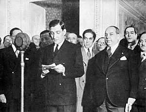 António de Oliveira Salazar toma posse da pasta das Finanças.