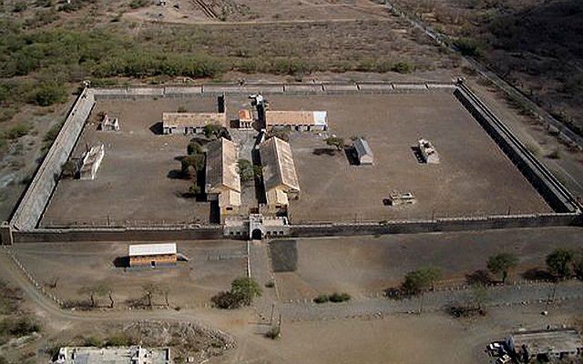 Criação da uma colónia penal para presos políticos e sociais no Tarrafal, em Cabo Verde, o "Campo da Morte Lenta".