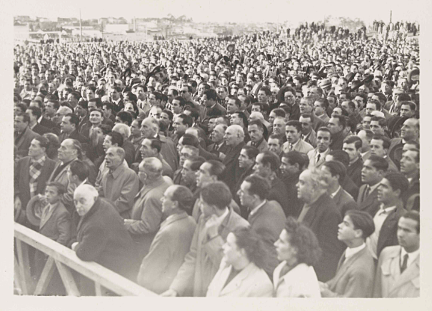 Grande manifestação no Porto com perto de 10.000 pessoas a favor do candidato da oposição Norton de Matos, que se realizou no Campo do Salgueiros. As várias tendências oposicionistas encontram-se divididas