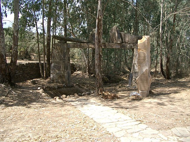 Humberto Delgado, acompanhado da sua secretária, entra em Espanha com passaporte falso. Segue para Sevilha e chega a Badajoz, foi morto pela PIDE.