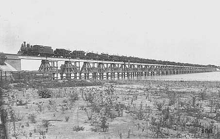 La ciudad y sus conexiones con el espacio circundante.