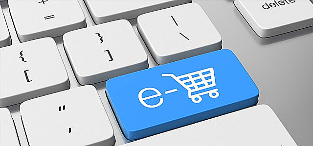 Primera tienda en línea y Creación del protocolo TCP/IP y del término Internet.