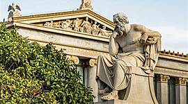 Timeline: Procesos históricos y educativos de la edad de Hierro a la antigua Atenas.