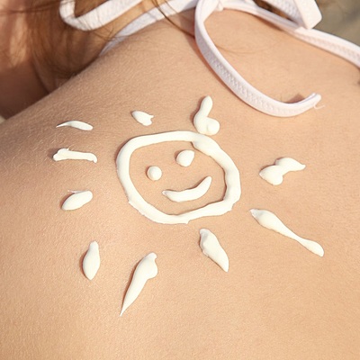 Timeline: EXPOSICIÓ A LA LLUM SOLAR AMB CREMA 50+ (UVA/UVB/IR)